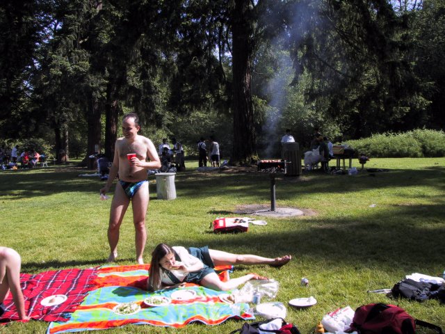 Picnic at Sammamish Lake, 05/26/2001
(Click on the picture for the full-size version)