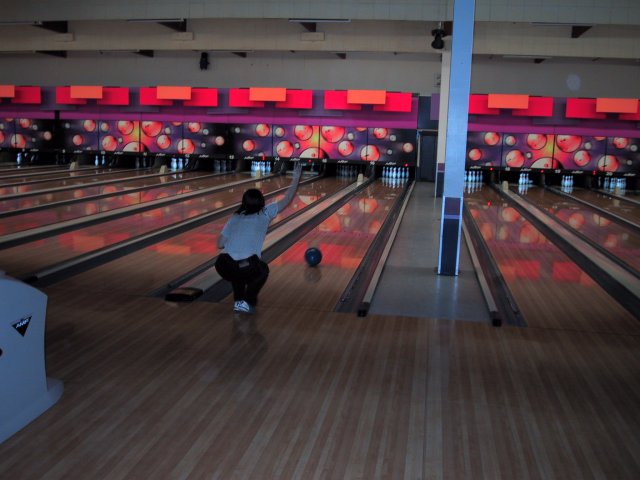 Thursday night's bowling session (05/28/2001)
(Click on the picture for the full-size version)