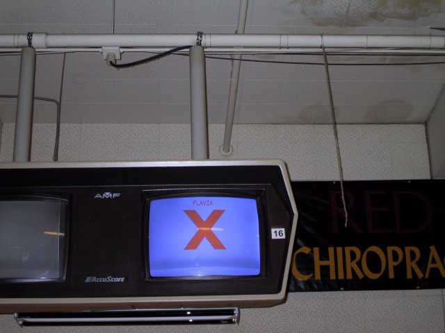 Thursday night's bowling session (05/28/2001)
(Click on the picture for the full-size version)