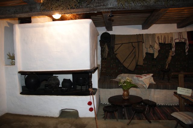 La casa memoriala Ion Creanga, Humulesti
(Click on the picture for the full-size version)