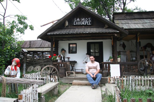 La casa memoriala Ion Creanga, Humulesti
(Click on the picture for the full-size version)