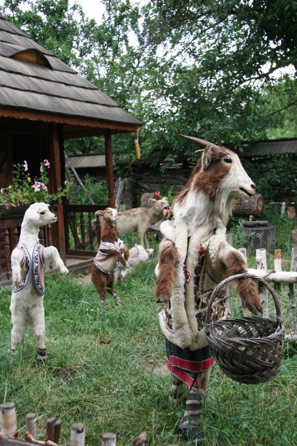 La casa memoriala Ion Creanga, Humulesti
(Click on the picture for the full-size version)