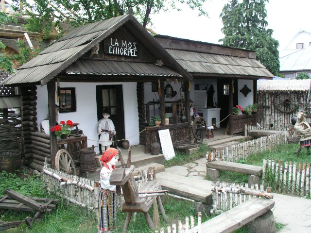 La casa memoriala Ion Creanga, Humulesti
(Click on the picture for the full-size version)