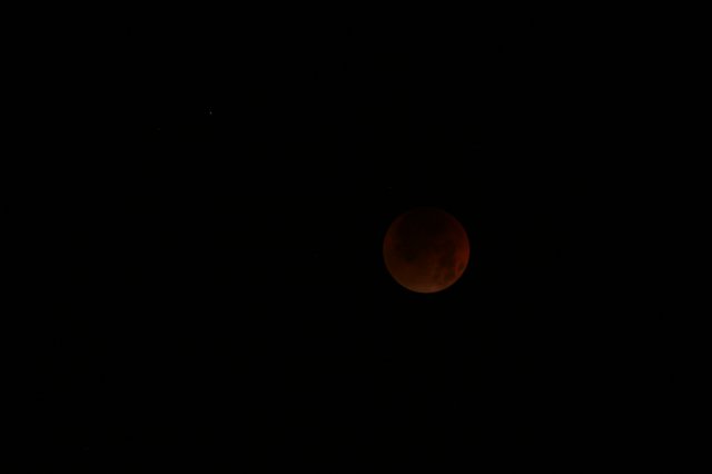 Alin Constantin's Photography - Lunar Eclipse, 8/28/2007
(Click on the picture for the full-size version)
