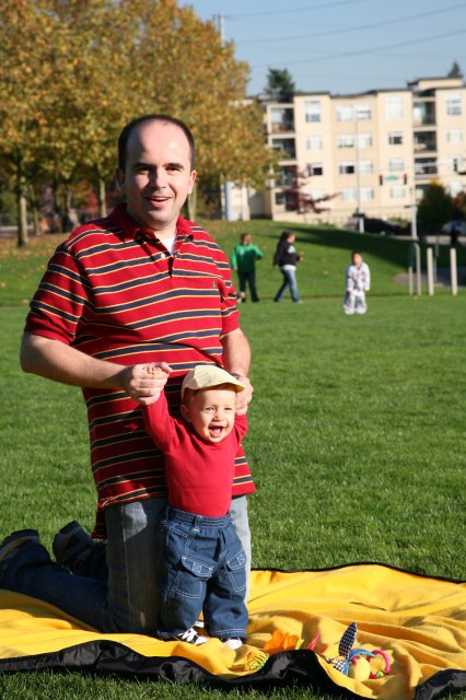 With friends in Bellevue downtown park
(Click on the picture for the full-size version)