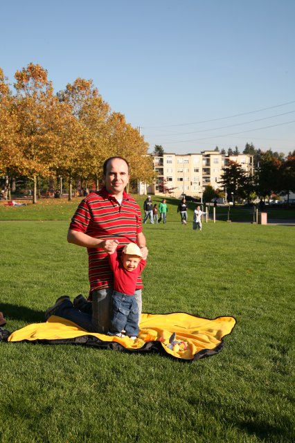Alin Constantin's Photography - With friends in Bellevue downtown park
(Click on the picture for the full-size version)