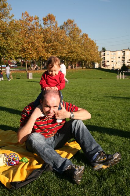 With friends in Bellevue downtown park
(Click on the picture for the full-size version)