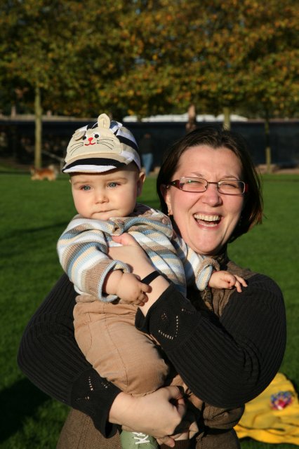 With friends in Bellevue downtown park
(Click on the picture for the full-size version)
