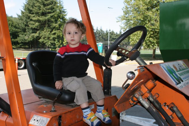 Various pictures of Vlad, Sept-Oct 2009
(Click on the picture for the full-size version)