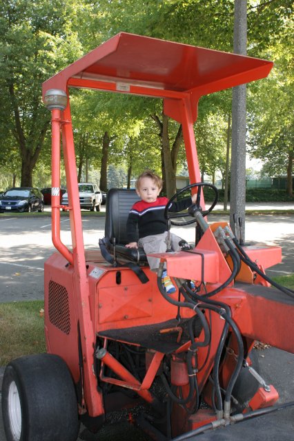 Various pictures of Vlad, Sept-Oct 2009
(Click on the picture for the full-size version)