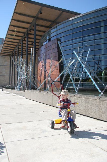 Biking in a sunny fall day
(Click on the picture for the full-size version)