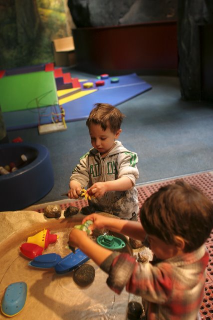 Vlad at Children Museums in Seattle and Factoria, 05/07
(Click on the picture for the full-size version)