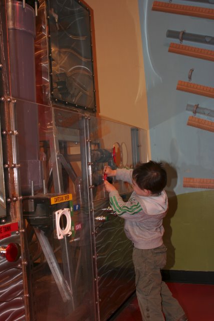 Vlad at Children Museums in Seattle and Factoria, 05/07
(Click on the picture for the full-size version)
