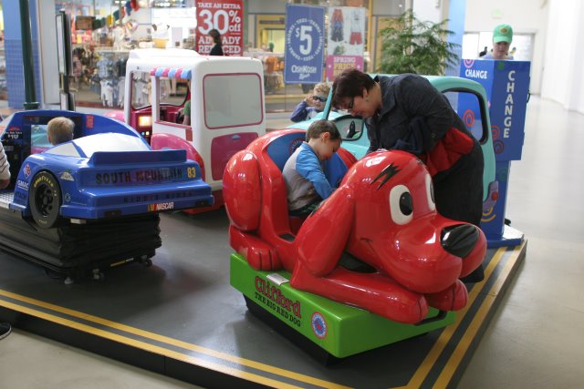 Vlad at Children Museums in Seattle and Factoria, 05/07
(Click on the picture for the full-size version)