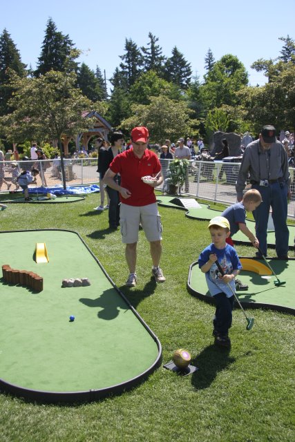 Strawberry festival, 06/26
(Click on the picture for the full-size version)