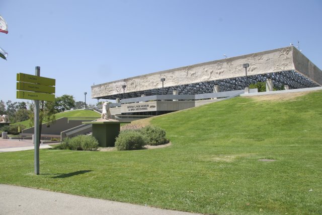 La Brea Tar Pits
(Click on the picture for the full-size version)
