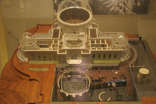 Griffith Observatory
(Click on the picture for the full-size version)