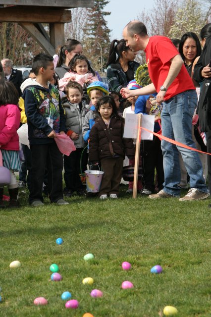 Egg hunt, 2012
(Click on the picture for the full-size version)