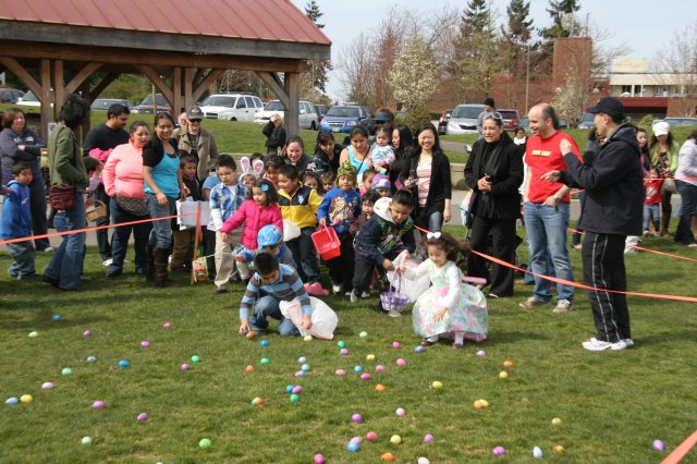 Egg hunt, 2012
(Click on the picture for the full-size version)