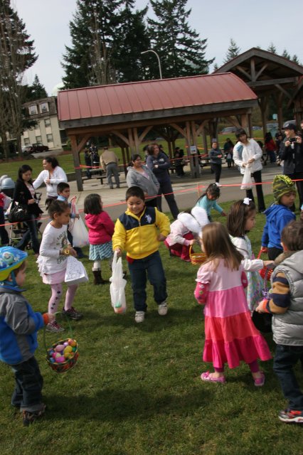 Egg hunt, 2012
(Click on the picture for the full-size version)