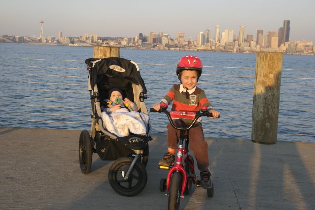 At Alki beach, 10/06
(Click on the picture for the full-size version)
