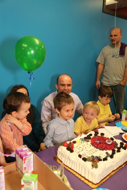 Alin Constantin's Photography - Robert Birthday, 03/31
(Click on the picture for the full-size version)