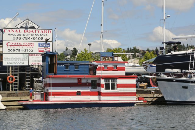 Group fun with Electric Boats
(Click on the picture for the full-size version)