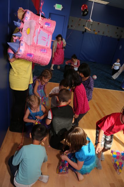 Annika's Birthday, 08/04
(Click on the picture for the full-size version)