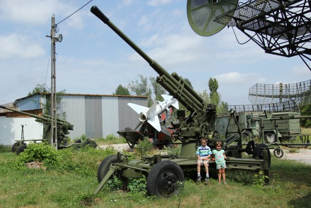 Vlad si Miru - Bucharest museums
(Click on the picture for the full-size version)