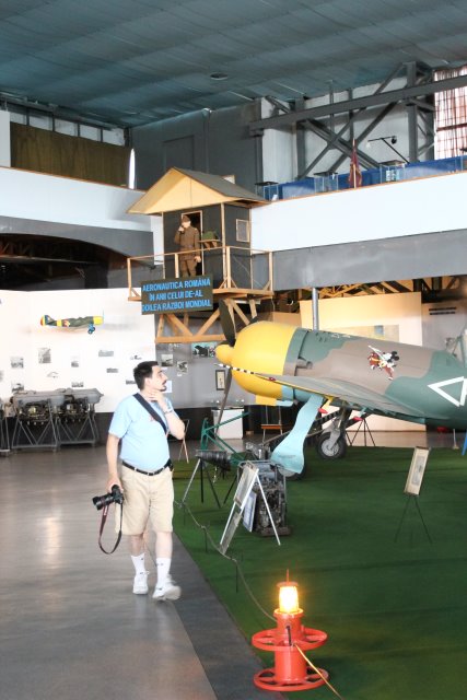 Vlad si Miru - Bucharest museums
(Click on the picture for the full-size version)