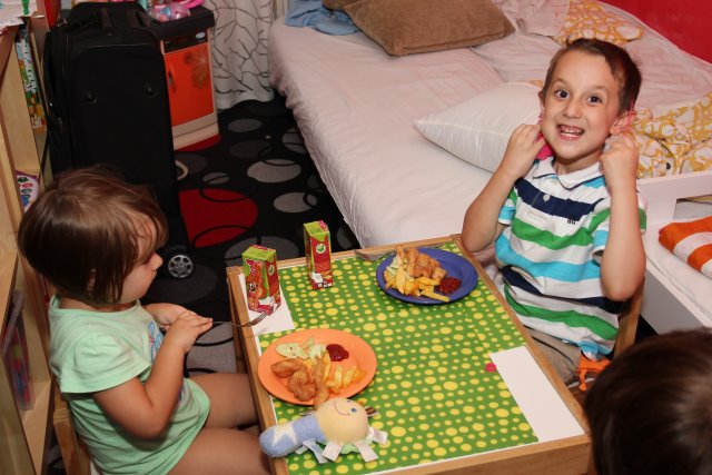 Vlad si Miru - Bucharest museums
(Click on the picture for the full-size version)