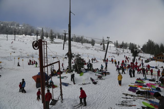 Alin Constantin's Photography - Again on skis
(Click on the picture for the full-size version)