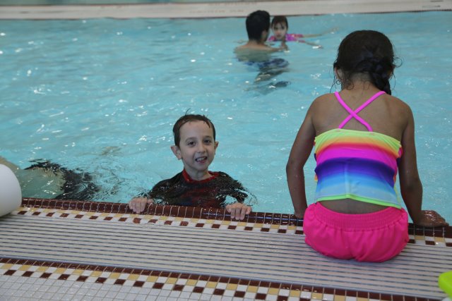 Alin Constantin's Photography - First swimming lesson, 05/03
(Click on the picture for the full-size version)