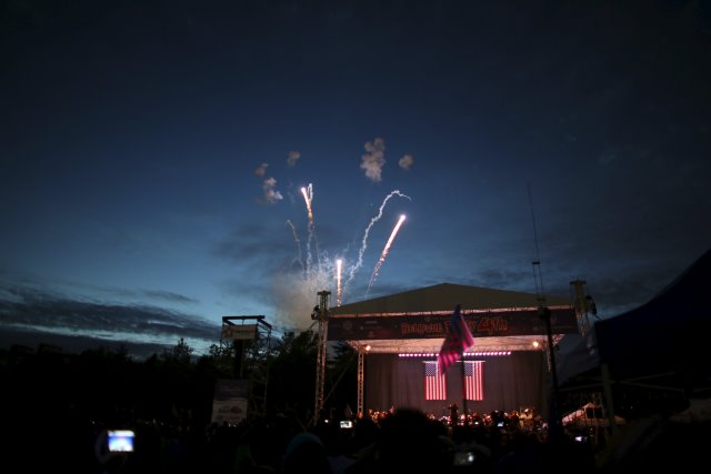 4th of July Fireworks in Bellevue
(Click on the picture for the full-size version)