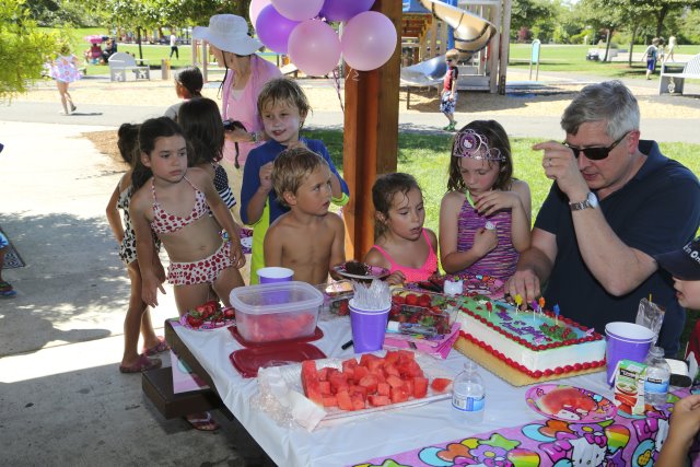 Alin Constantin's Photography - Annika's birthday, 07/19
(Click on the picture for the full-size version)