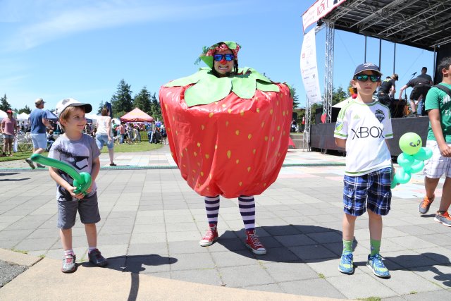 Alin Constantin's Photography - Strawberry Festival 2016
(Click on the picture for the full-size version)