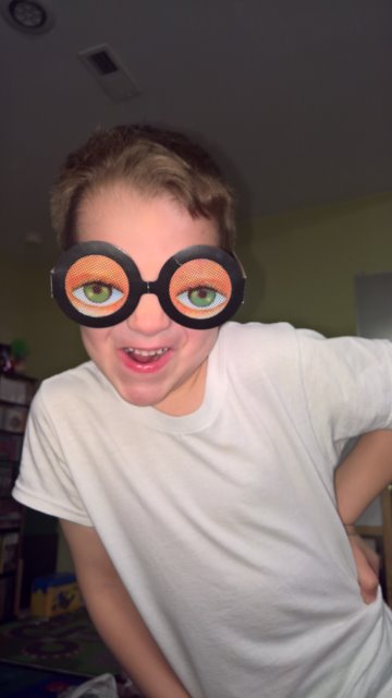 Silly glasses
(Click on the picture for the full-size version)