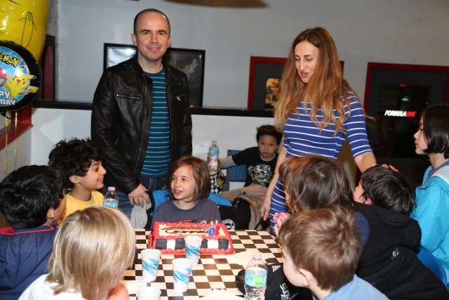 Robert's birthday 03/26
(Click on the picture for the full-size version)