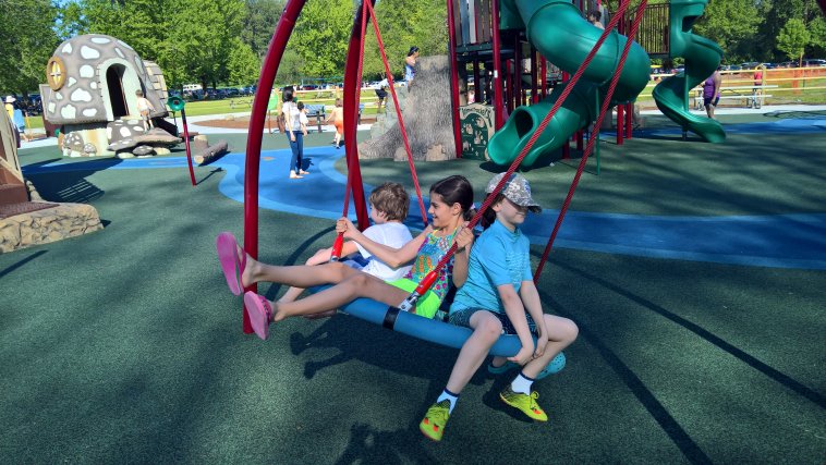 Memorial Day @ Beach
(Click on the picture for the full-size version)