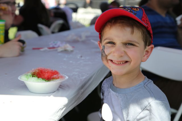 Alin Constantin's Photography - Strawberry festival, 6/25
(Click on the picture for the full-size version)