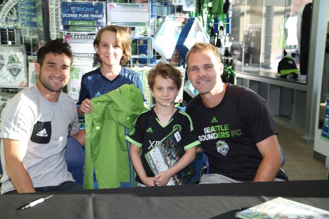 Alin Constantin's Photography - With Nicolas Lodeiro and Chad Marshall
(Click on the picture for the full-size version)