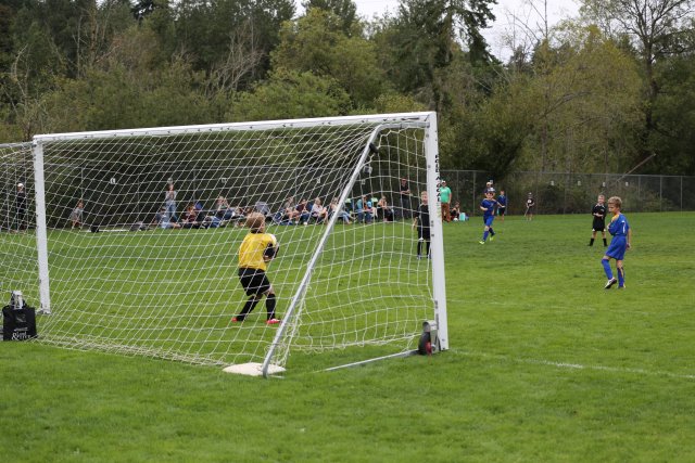 Alin Constantin's Photography - Vlad Soccer vs. Northbend FC, 9/09
(Click on the picture for the full-size version)