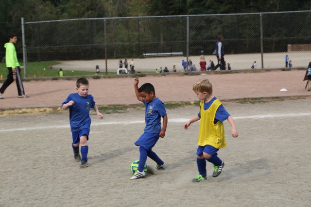 Alin Constantin's Photography - Radu's first Lake Hills soccer match
(Click on the picture for the full-size version)